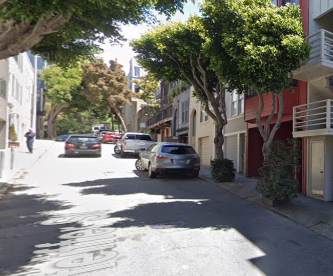 Quiet street in Telegraph Hill - 149 Pfeiffer St
