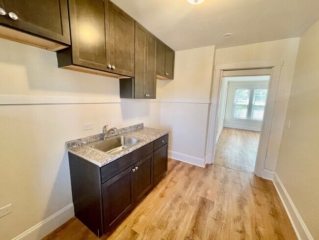 Foto del edificio - 2536 W Thorndale Ave