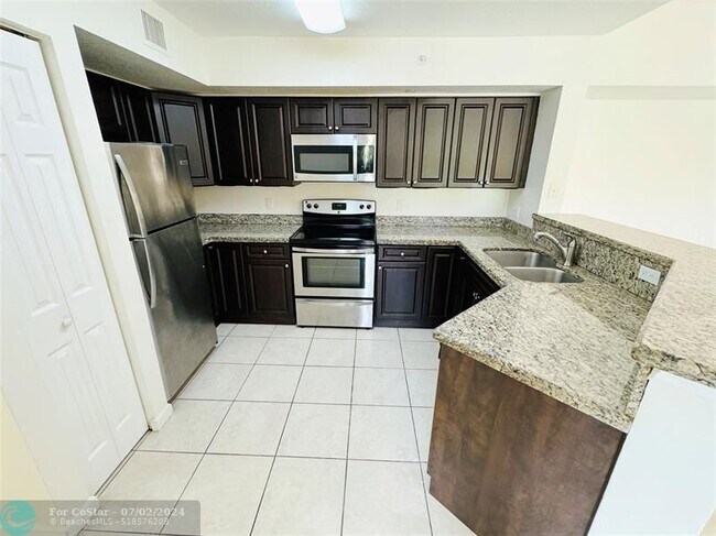 Building Photo - 4021 San Marino Blvd