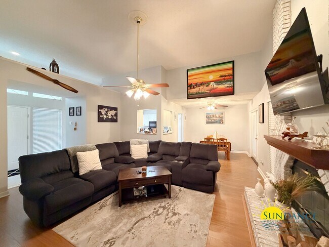 Building Photo - Charming 3BR Home in Mary Esther Near Hurlburt Field!