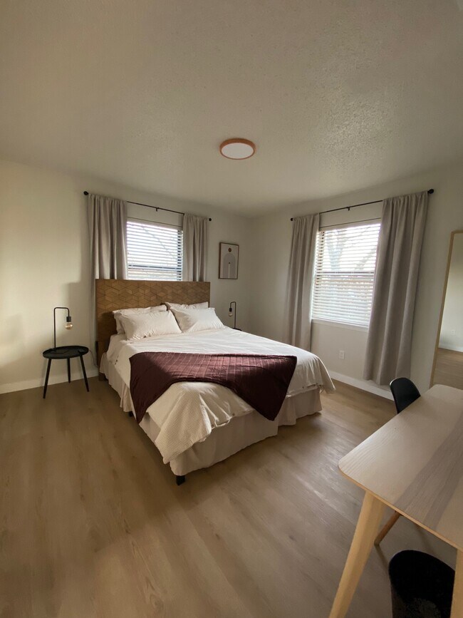 Primary Bedroom - Queen - 1106 Sherry Ln