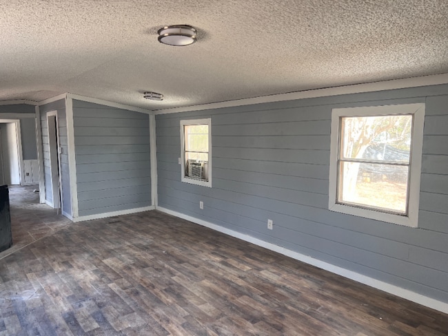 Building Photo - 522 Lancer Dr