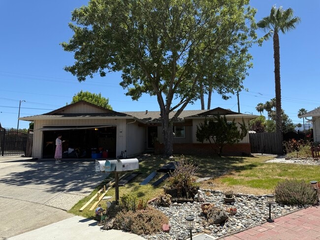 Building Photo - 669 Shirecrest Ct