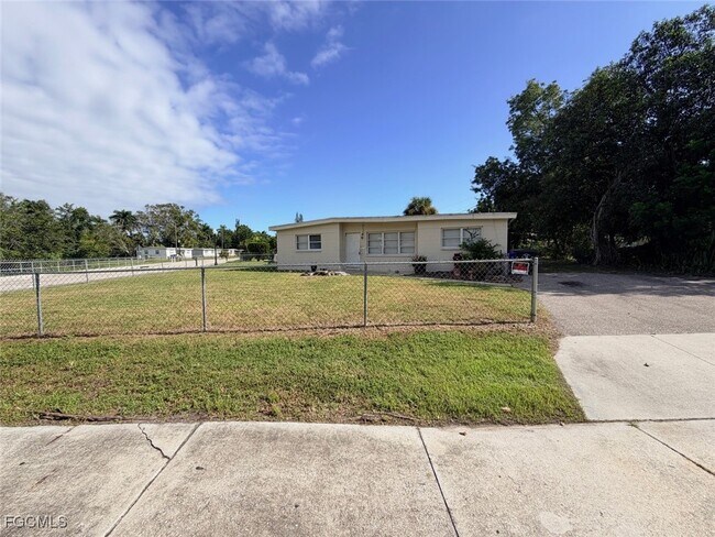 Foto del edificio - 1341 Gardenia Ave