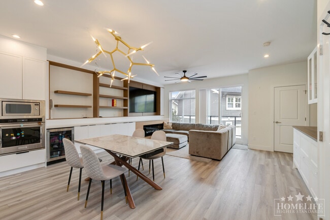 Building Photo - Modern 3-Bedroom Townhome in the Heart of ...