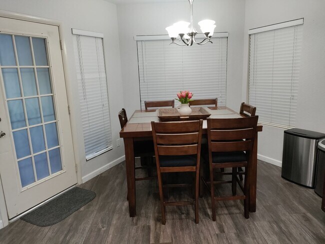 Foto del edificio - 5230 E Brown Rd