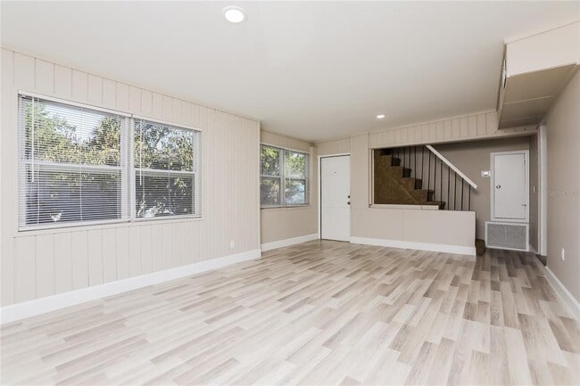 Foto del edificio - 5203 Montague Pl