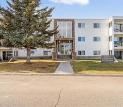 Building Photo - 301-911-310 10 St