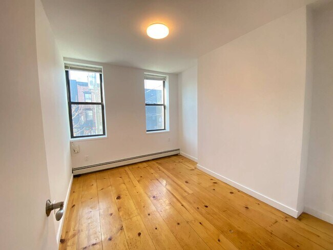Building Photo - 287 Van Brunt St