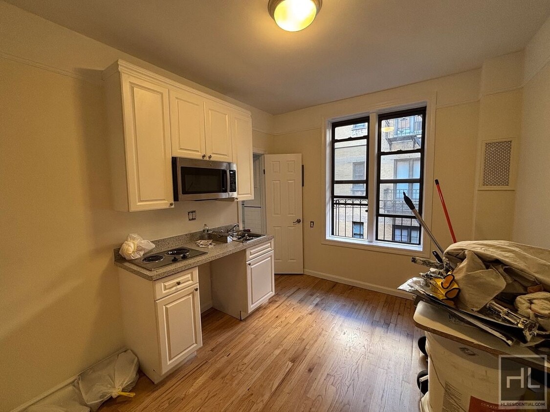 Primary Photo - WEST 45 STREET