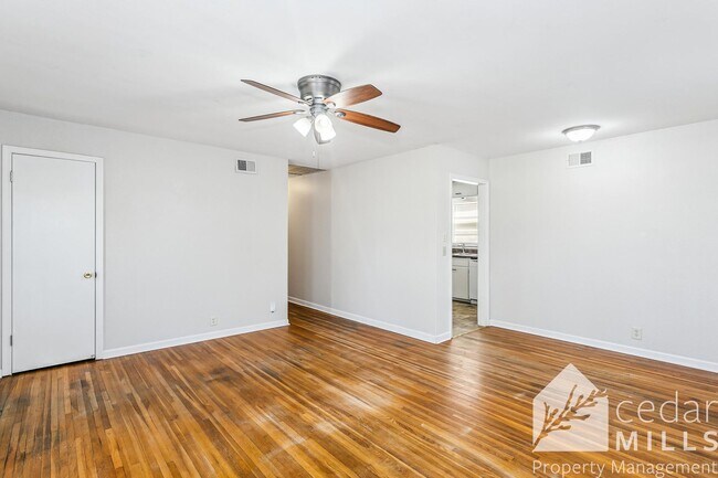 Building Photo - 3 Bedroom in South Wichita with Oversized Garage