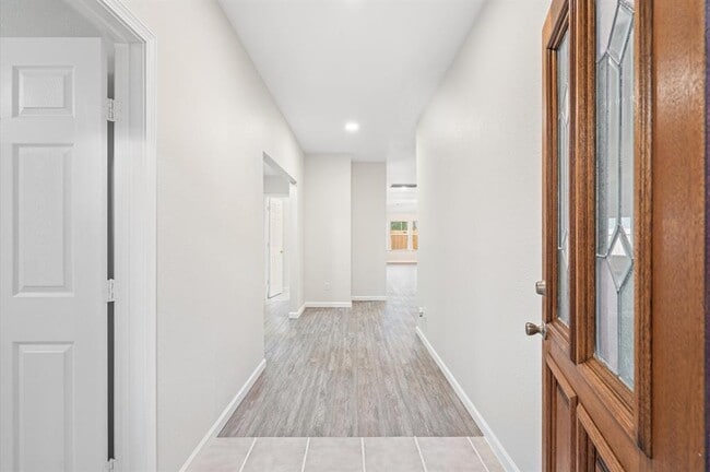Building Photo - 10118 Fallmont Cir