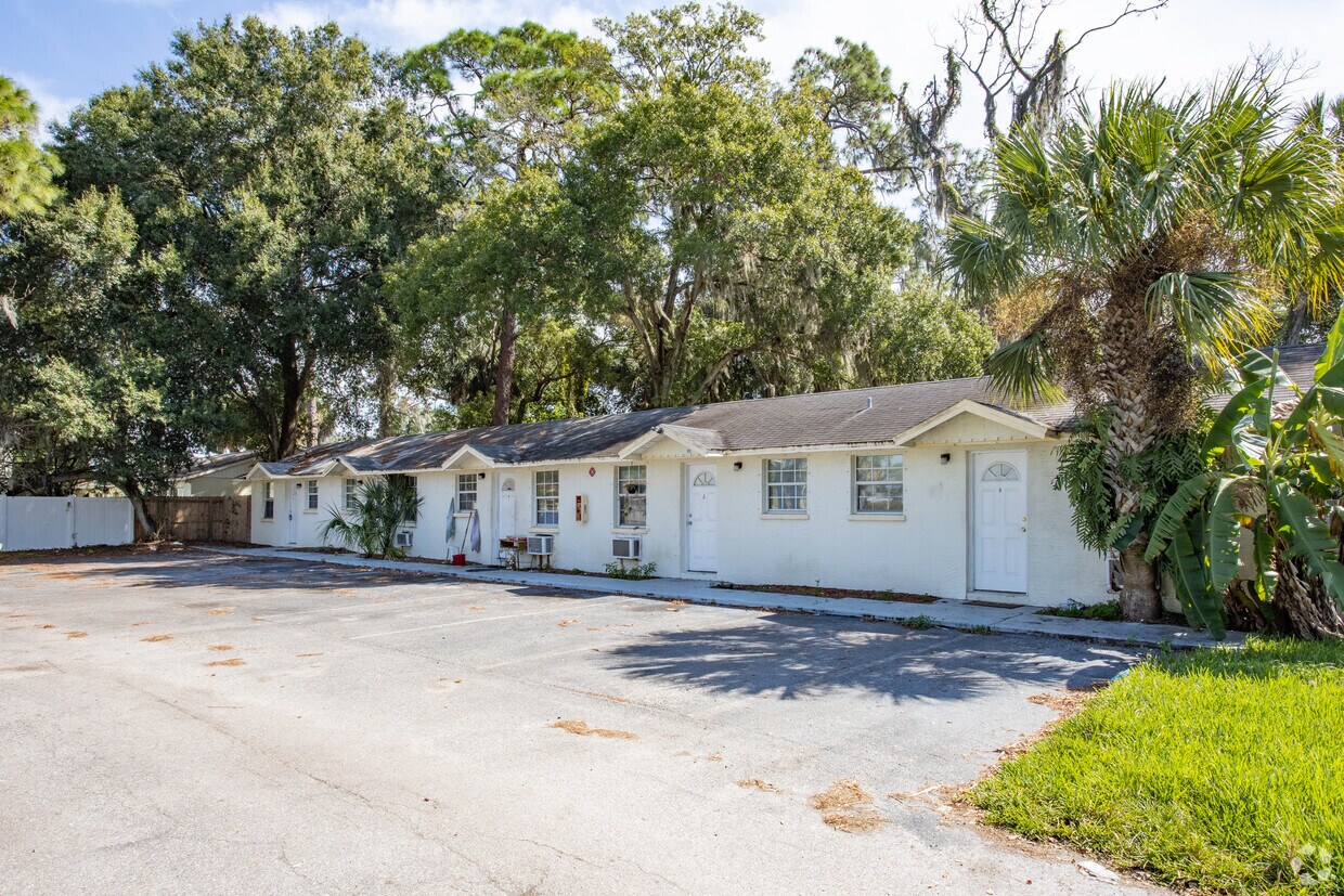 5325 Lark Ln, New Port Richey, FL 34652 Apartments in New Port Richey
