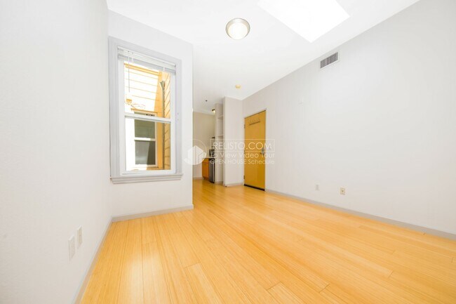 Building Photo - 539 Octavia St