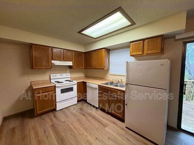 Building Photo - 3365 S Moreland Ct