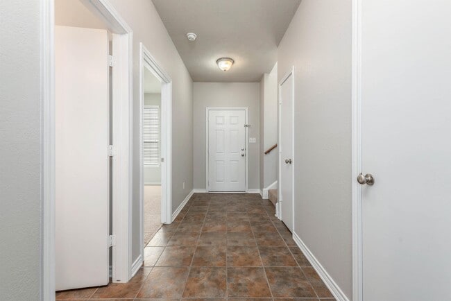 Building Photo - 2939 McLaren Dr