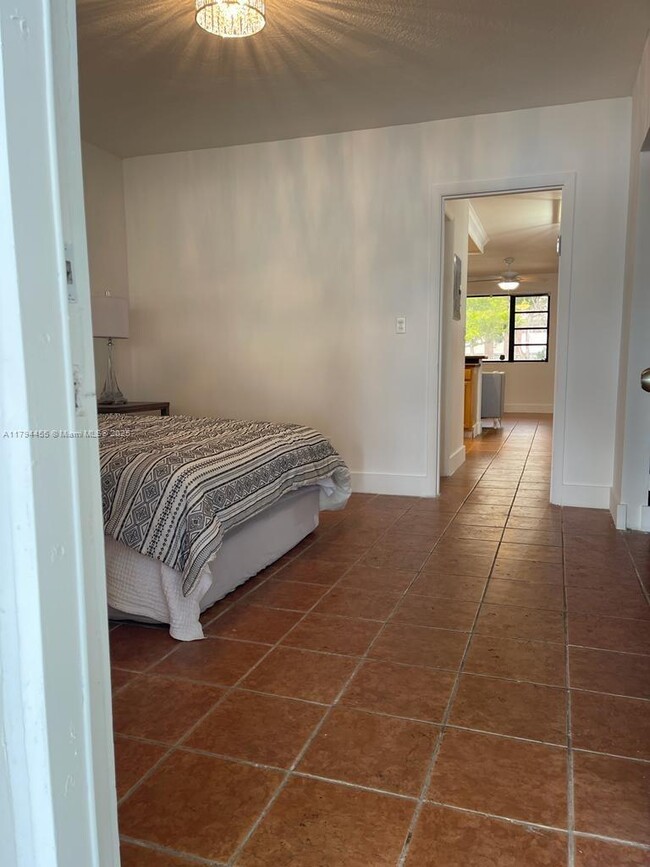 Foto del edificio - 250 NE 191st St