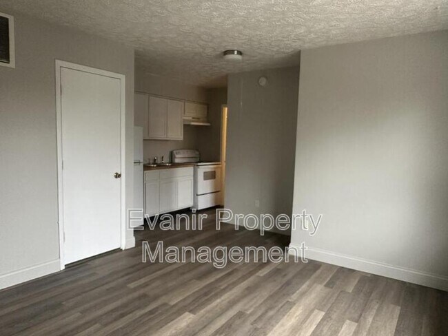 Foto del edificio - 3043 Idylwilde Blvd