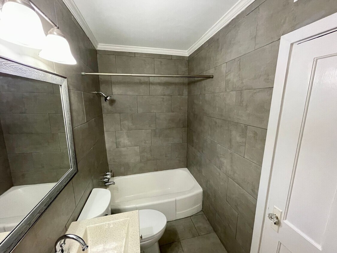 1020 N Jefferson St Unit B, Jackson, MS 39202 Room for Rent in