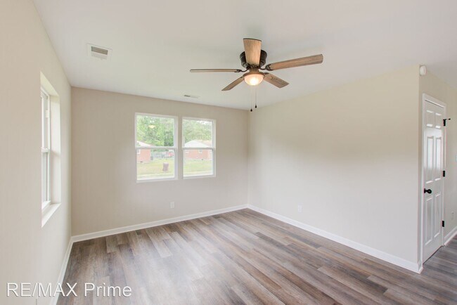 Building Photo - 3 br, 1 bath House - 1401 Algona Road 23 B...