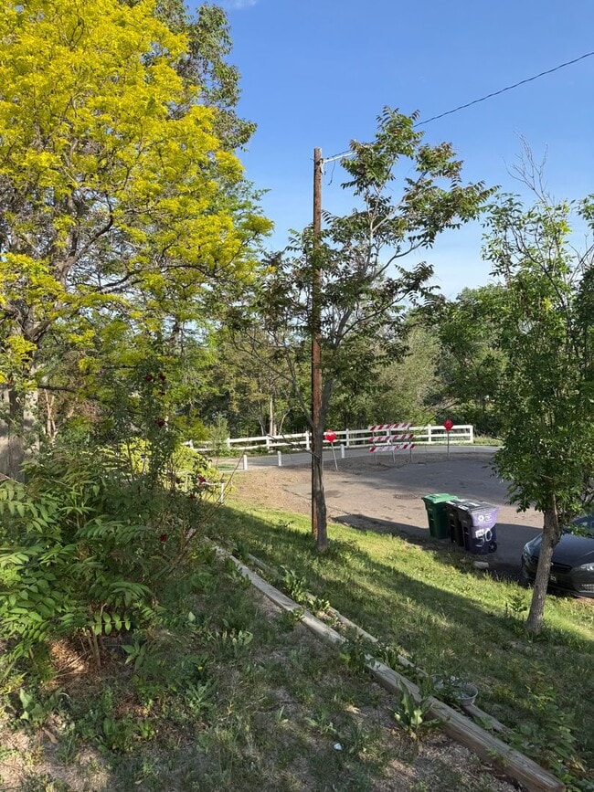 Building Photo - 4140 W Ellsworth Ave