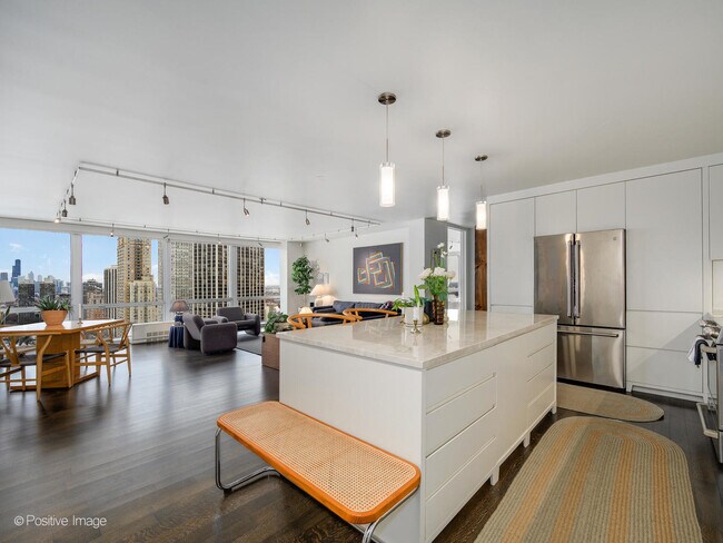 Foto del edificio - 330 W Diversey Pkwy