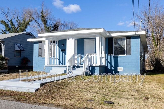 Building Photo - 415 Porterville St