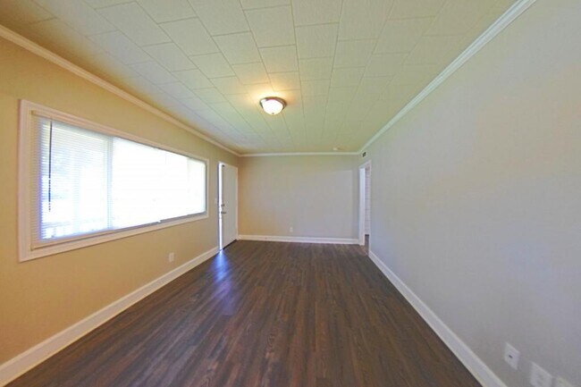 Building Photo - 2409 Deherradora Ave.