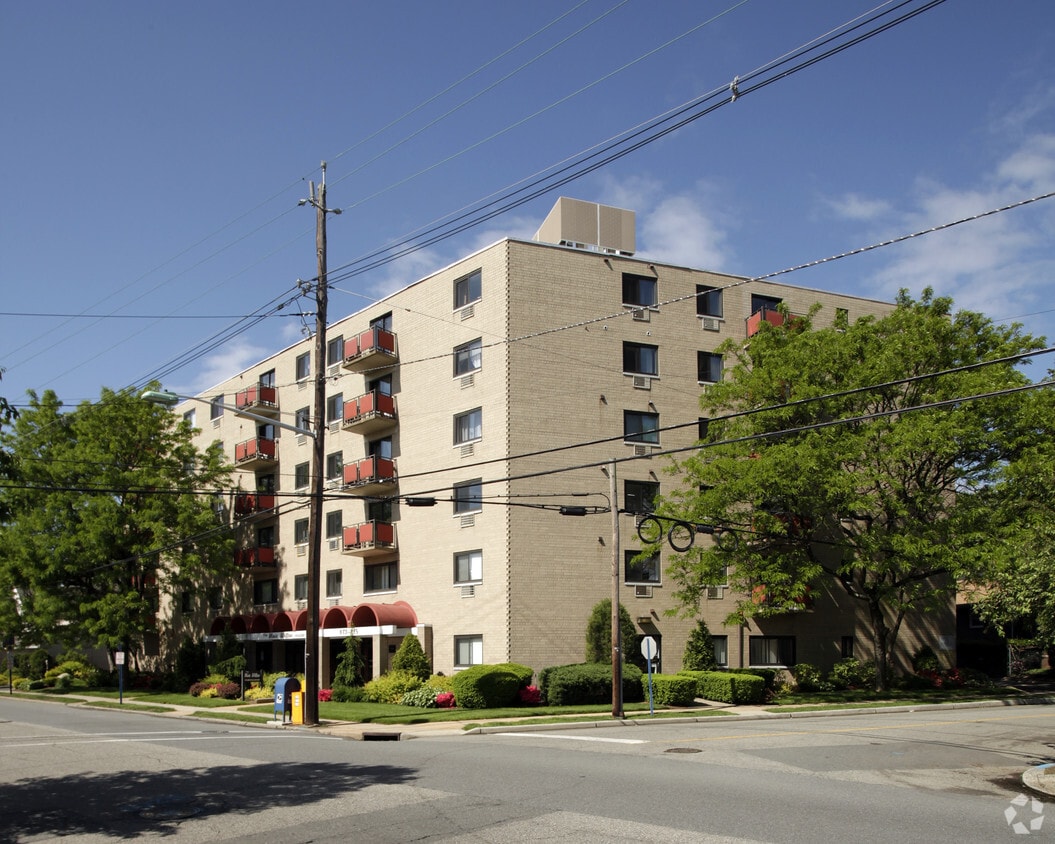Building Photo - The Main Willow House