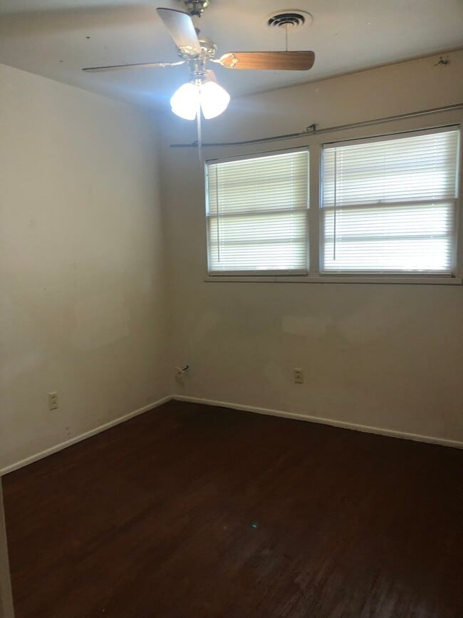 Foto del edificio - 3 Bedrooms, 1 Bath, 1 Car Garage Near Caprock High School!