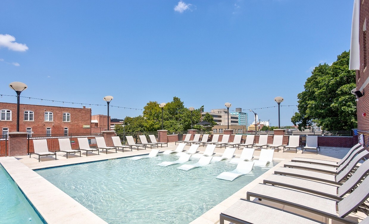 Vue on Walnut Student Housing Apartments in Springfield, MO