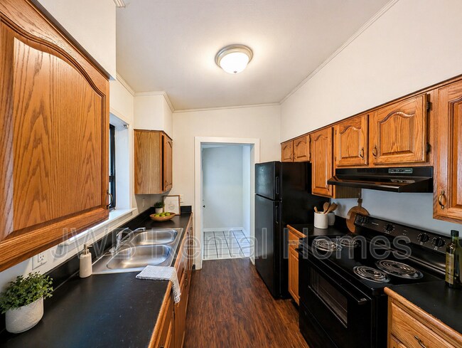 Foto del edificio - 2050 Monteau Dr