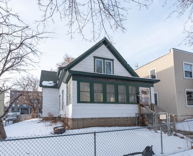 Foto del edificio - 227 N Humboldt Ave N