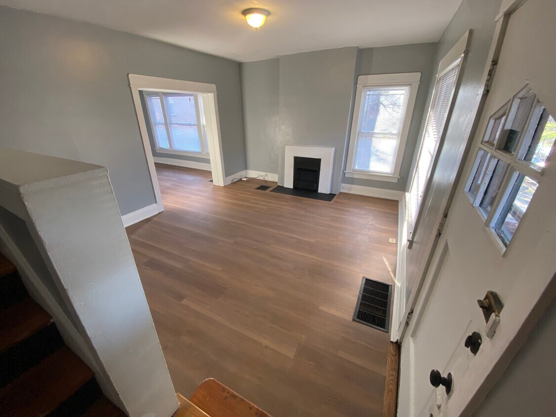 341 Living room - 341 E 18th Ave