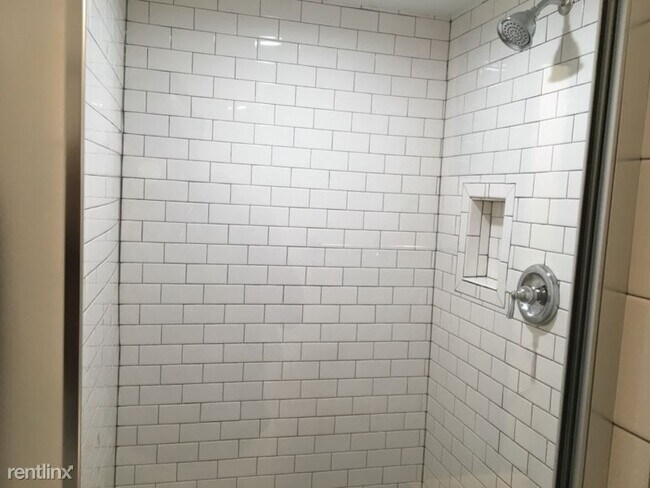 Foto del edificio - 4356 W Drummond Pl