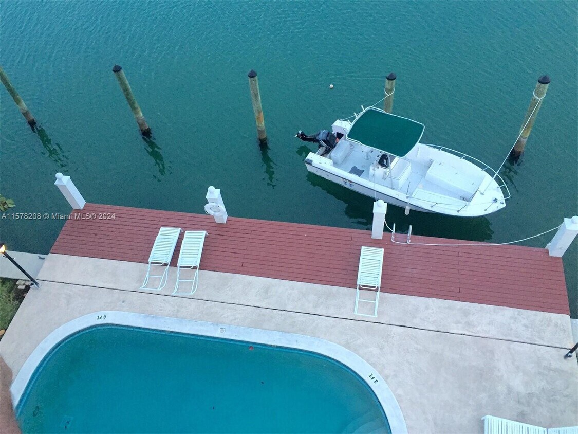 9501 E Bay Harbor Dr Unit 5B, Bay Harbor Islands, FL 33154 Room for