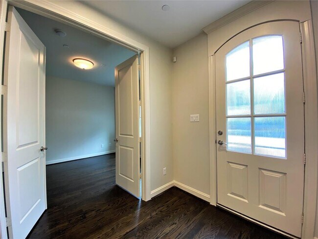 Foto del edificio - 1842 Dart St