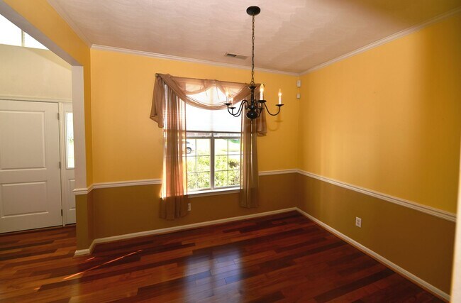 Foto del edificio - Lakefront home in Grassfield School District