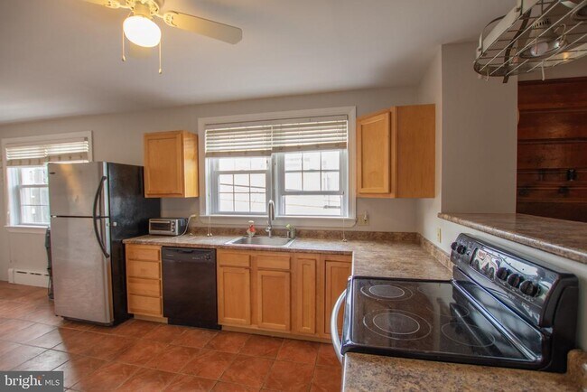 Foto del edificio - 2553 E Somerset St