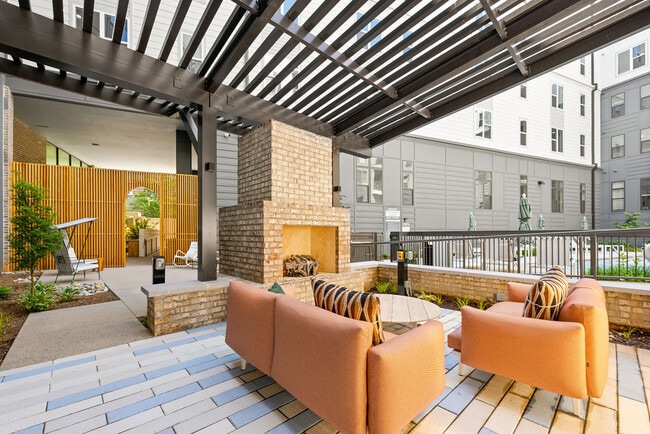 Building Photo - Alexan Mill District