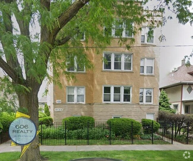 Building Photo - 4860 W Warner Ave