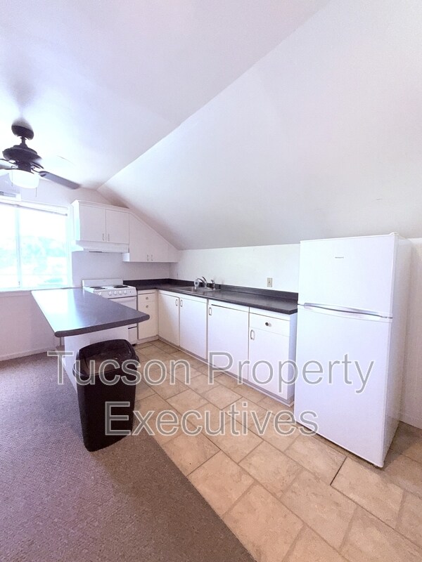 Building Photo - 4745 E 2nd St