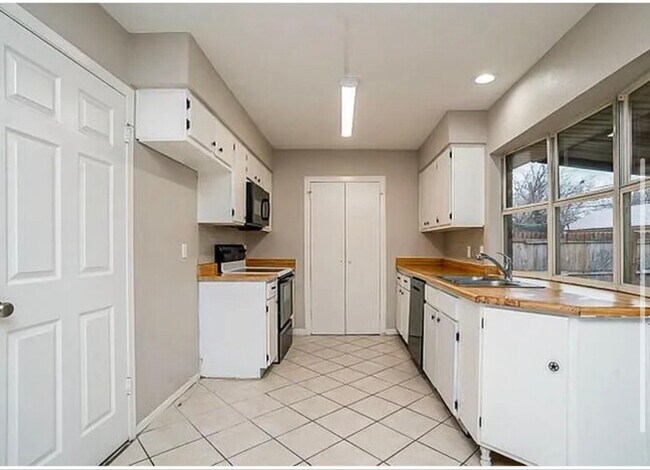 Foto del edificio - 423 Southlake Dr