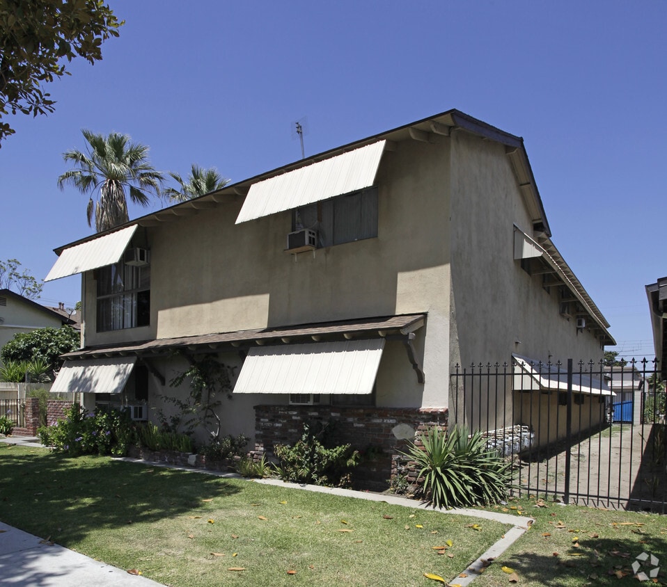 Building Photo - 420 N Vine St