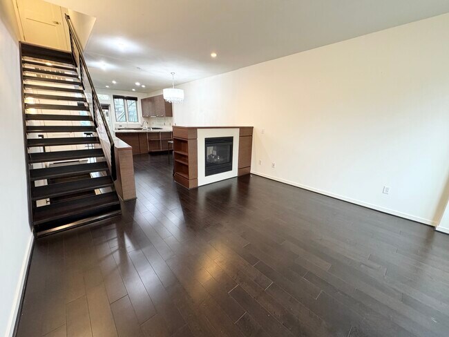 Foto del edificio - 1200 Bellevue Way NE