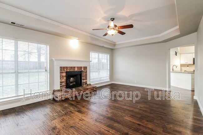 Building Photo - 820 N Willow Ave