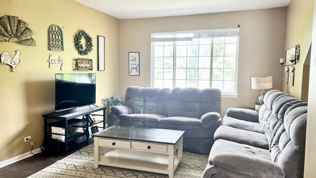 Building Photo - 3473 Ravinia Cir