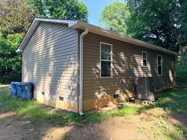 Building Photo - 134 Spruce St