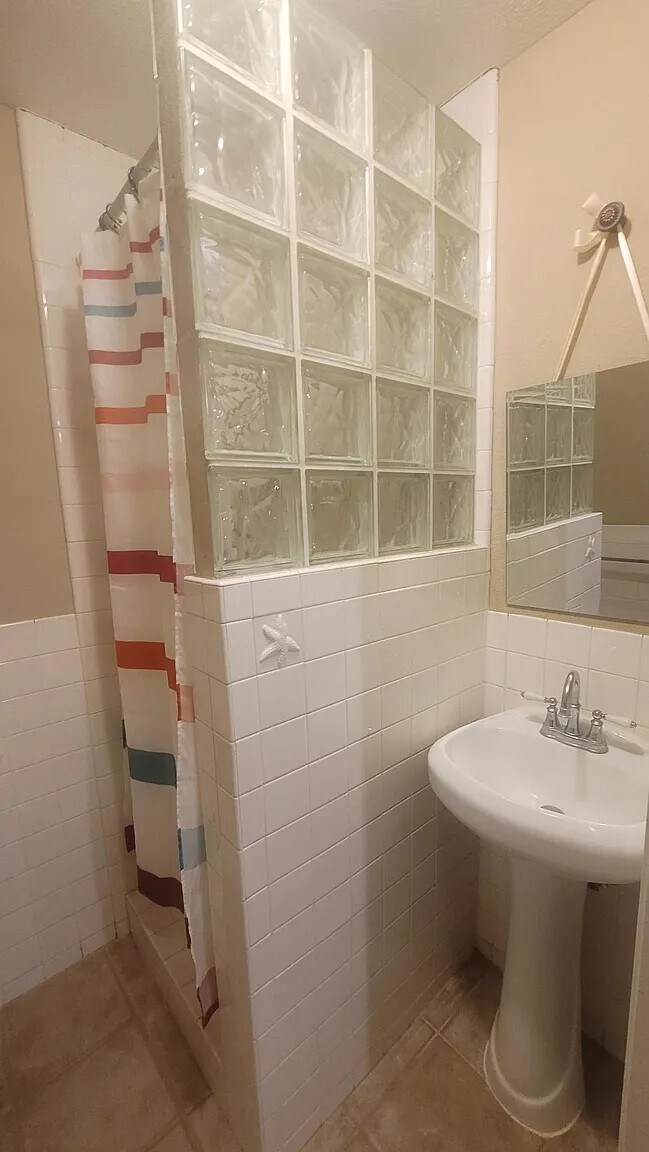Foto del edificio - 1429 Woodland Dr