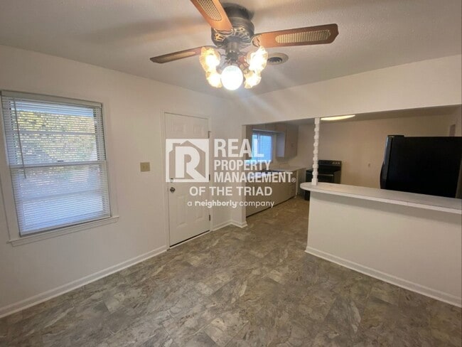 Building Photo - Pristine 2 Bed / 1 Bath Home on Vandalia Road